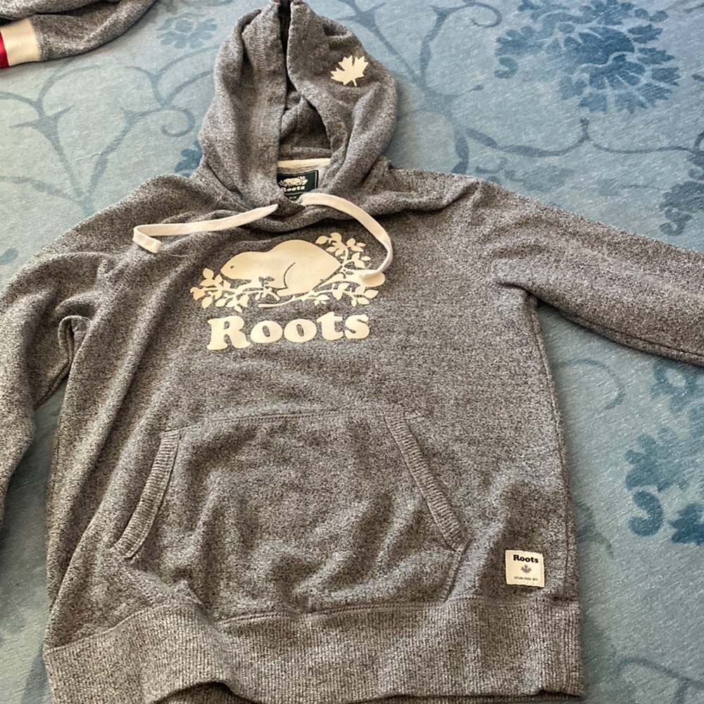 Roots Canada small women’s sweatshirt